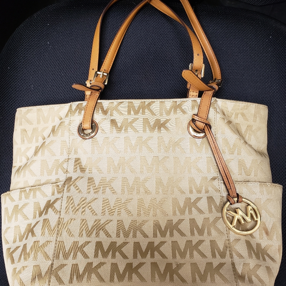 Micheal kors purse